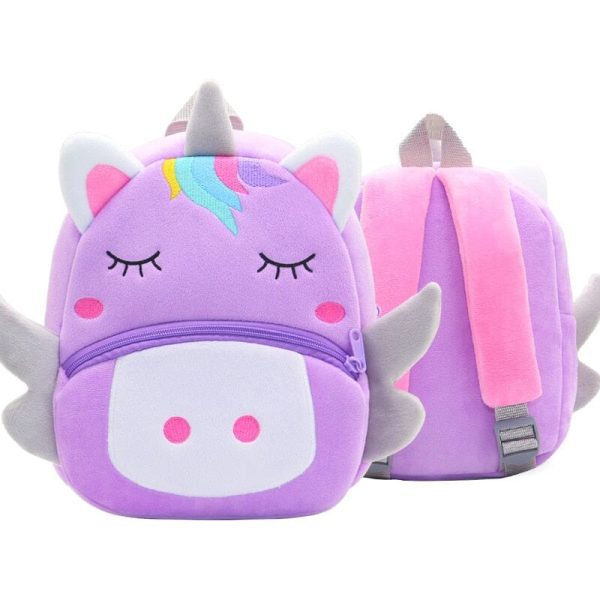Enfant avec sac licorne